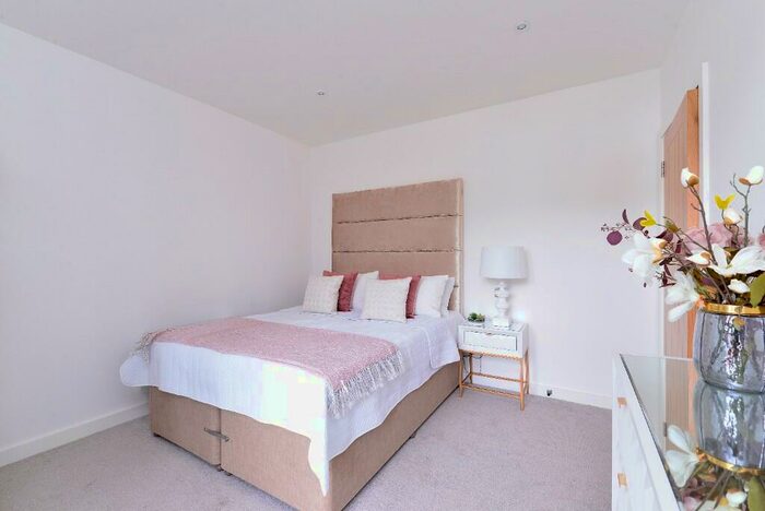 1 Bedroom Flat To Rent In Borough Road, Godalming, Surrey, GU7