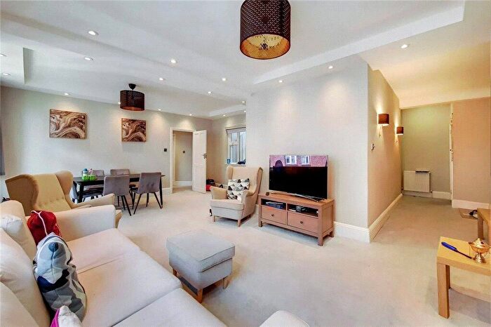 3 Bedroom Flat To Rent In Grove Hall Court, Hall Road, NW8