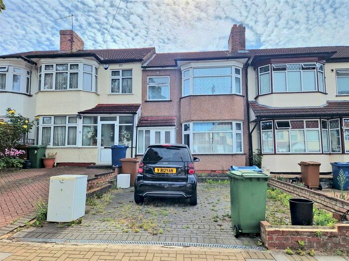 4 Bedroom Terraced House To Rent In Bridgewater Gardens, Edgware, HA8