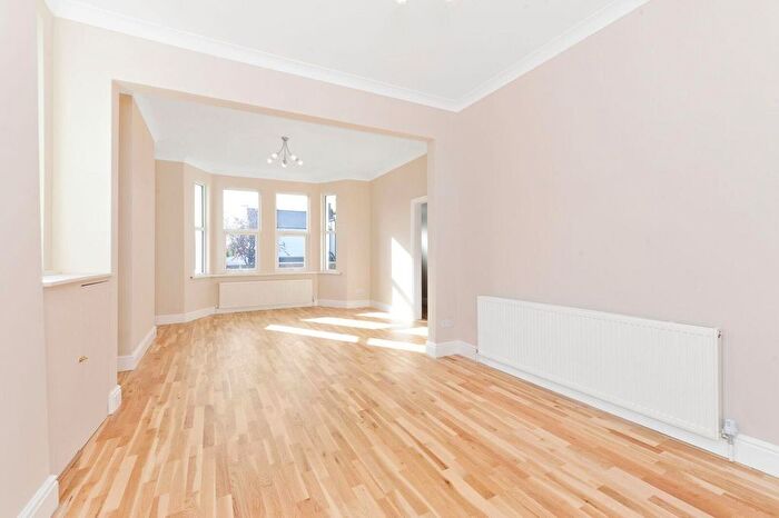 4 Bedroom Semi-Detached House To Rent In Kingsley Avenue, Ealing, W13