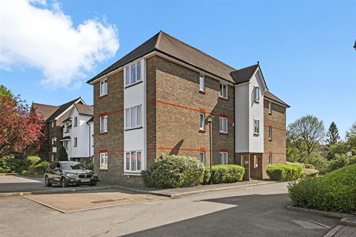 2 Bedroom Flat To Rent In Granville Place, Pinner, HA5