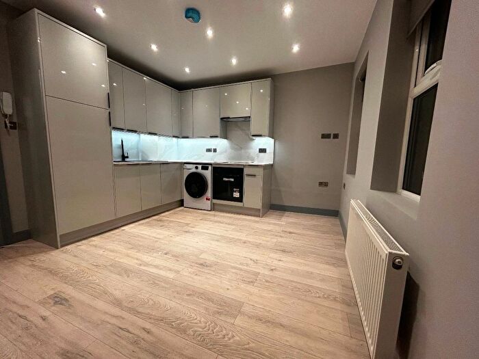 1 Bedroom Flat To Rent In Upper Green West, Mitcham, CR4