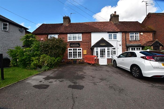 2 Bedroom Flat To Rent In High Street, Bovingdon, Hemel Hempstead, HP3