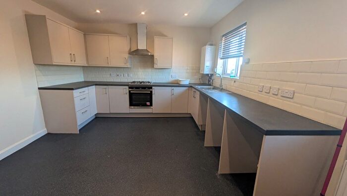 3 Bedroom Flat To Rent In Manor Lane, Halesowen, B62