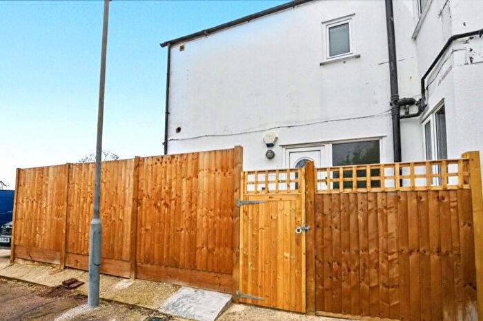 1 Bedroom Flat For Sale In High Street, London Colney, AL2