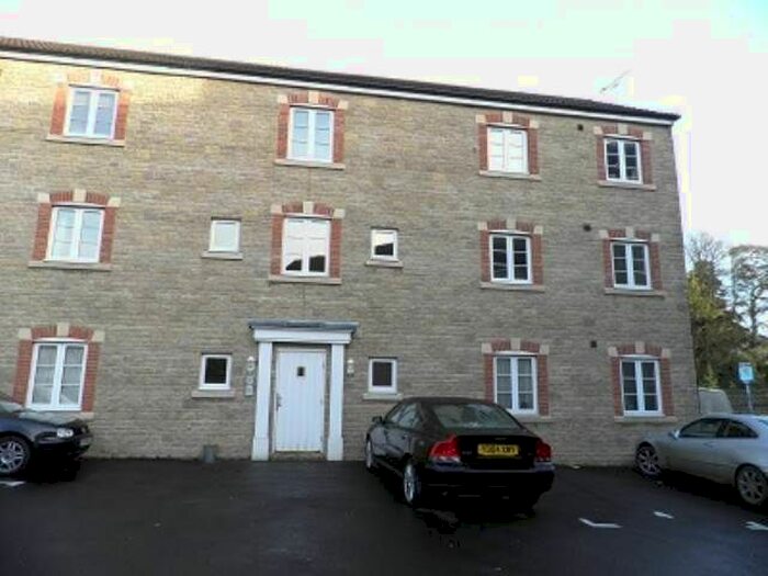 2 Bedroom Flat To Rent In Ellworthy Court, Frome, Somerset, BA11