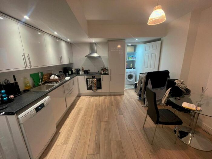 3 Bedroom Maisonette To Rent In Hornsey Road, London, N19