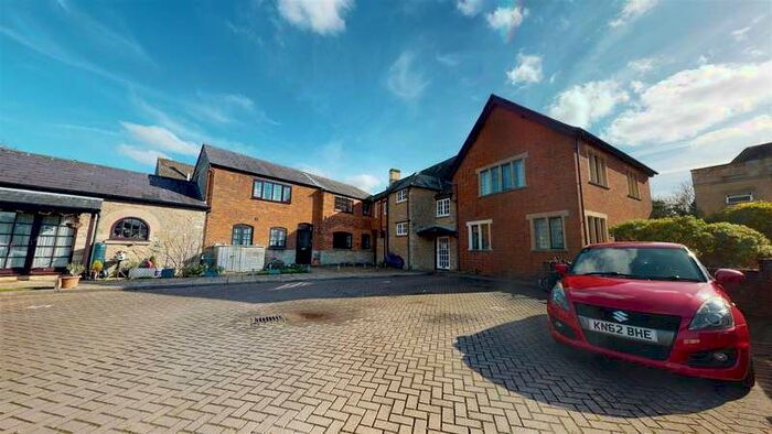 1 Bedroom House To Rent In High Street, Kidlington, OX5