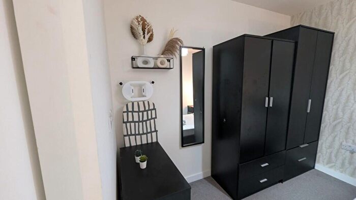 1 Bedroom Apartment To Rent In Paragon House A, Seymour Grove, M16