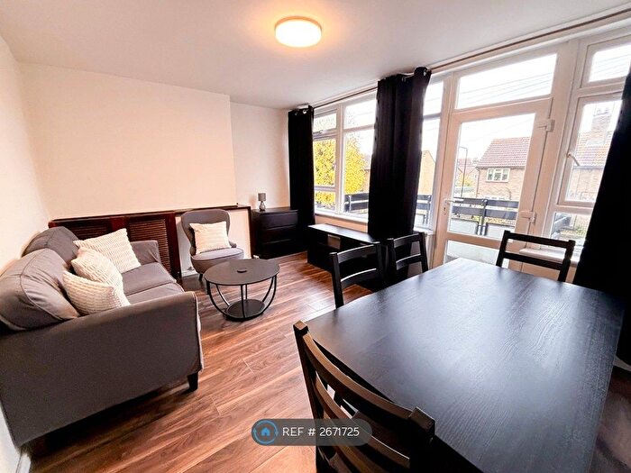 3 Bedroom Flat To Rent In Hatherley House, London, E17