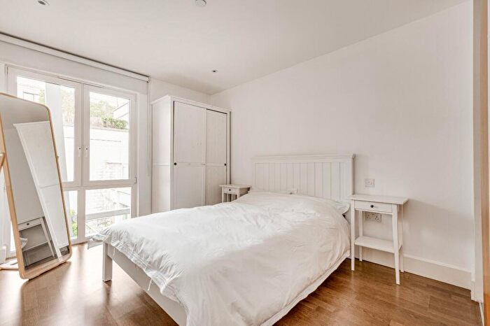 1 Bedroom Flat To Rent In Henry Macaulay Avenue, Kingston Upon Thames, KT2