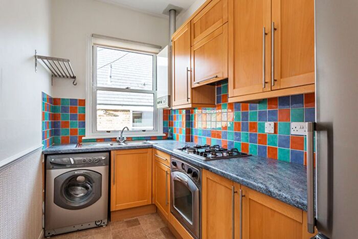 2 Bedroom Flat To Rent In Wales Avenue, Carshalton Beeches, Surrey, SM5