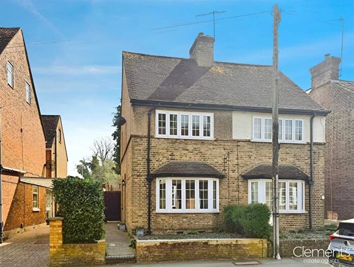 2 Bedroom Property To Rent In Rucklers Lane, Kings Langley, WD4