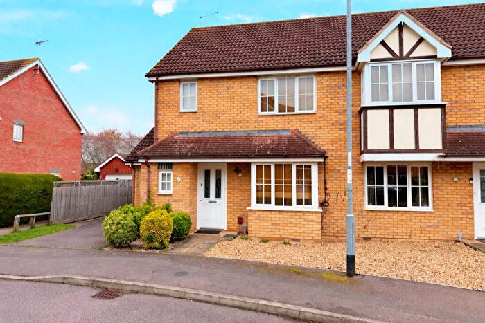 3 Bedroom Semi Detached House For Sale In Aston Close, Yaxley, Peterborough, PE7