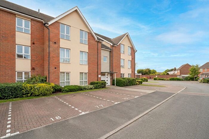 2 Bedroom Flat For Sale In Addlestone, Surrey, KT15