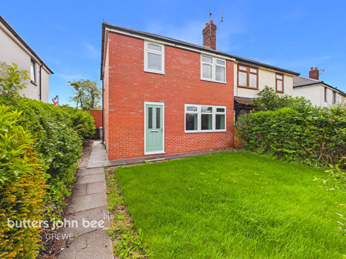 3 Bedroom Semi Detached House For Sale In Woodford Close, Crewe, CW2