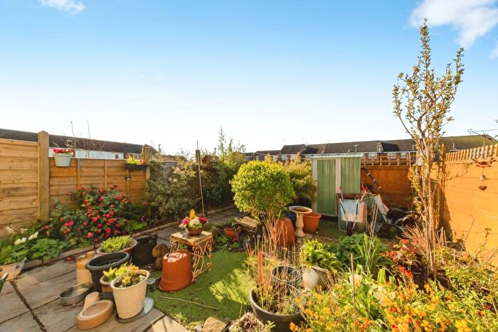 3 Bedroom Mews For Sale In Warwick Road, Macclesfield, Cheshire, SK11