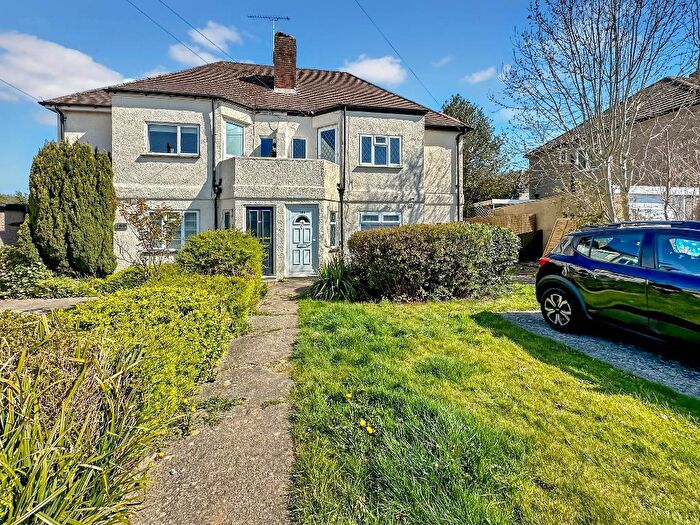2 Bedroom Maisonette For Sale In Limpsfield Road, Warlingham, Surrey, CR6