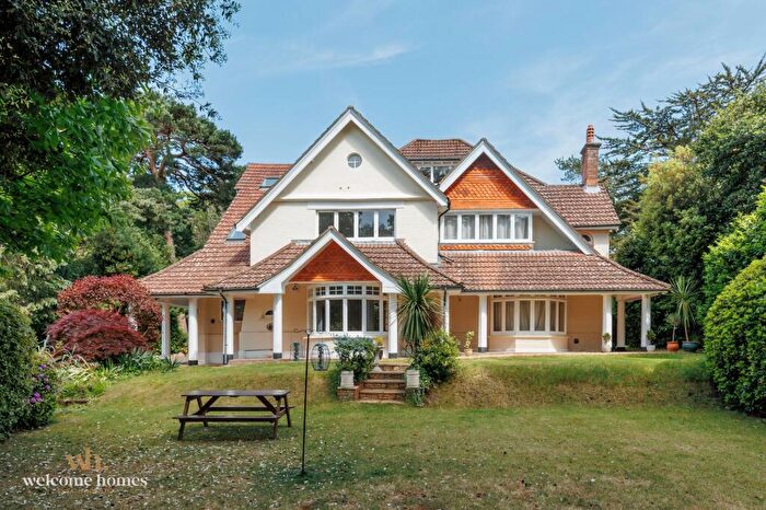 3 Bedroom Flat For Sale In Forest Road, The Gables, BH13