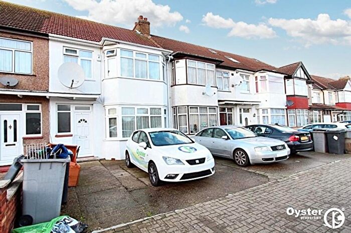 3 Bedroom Semi-Detached House To Rent In Princes Avenue, London, NW9