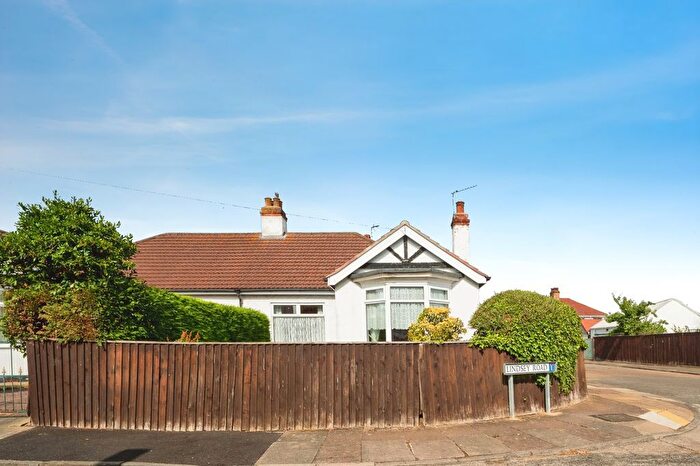 2 Bedroom Semi-Detached Bungalow For Sale In Lindsey Road, Cleethorpes, DN35
