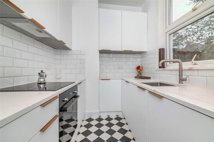 2 Bedroom Flat To Rent In La Rose Lane, Harringay, London, N15