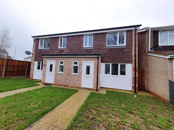 3 Bedroom Semi-Detached House To Rent In Alesia Road, Luton, Bedfordshire, LU3