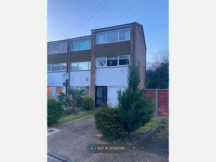 2 Bedroom End Of Terrace House To Rent In Sonia Gardens, Hounslow, TW5