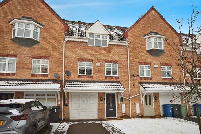 3 Bedroom Town House For Sale In Foyers Way, Chesterfield, Derbyshire, S41