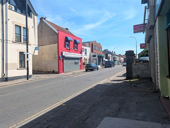Apartment To Rent In Croots Alley, Kingswood, Bristol, BS15