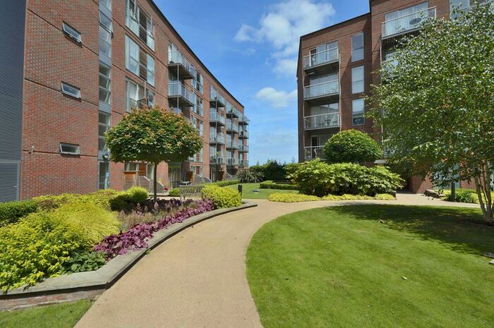 1 Bedroom Flat To Rent In The Heart, New Zealand Avenue, KT12