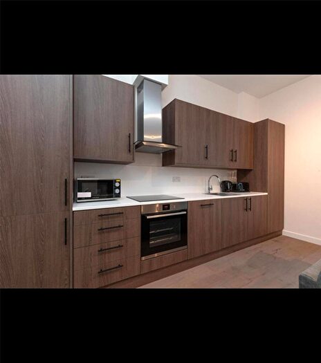 2 Bedroom Apartment To Rent In Frobisher Road, Harringay, London, N8