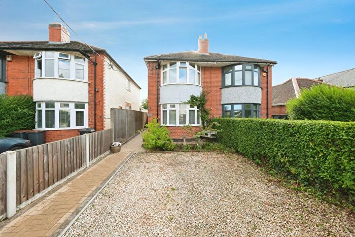 3 Bedroom Semi-Detached House For Sale In Thornborough Road, Coalville, LE67