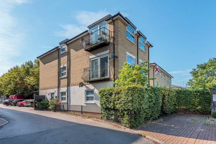 2 Bedroom Flat To Rent In Portsmouth Road, Long Ditton, Surbiton, KT6
