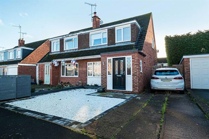3 Bedroom Semi Detached House For Sale In Aldermere Road, Kidderminster, DY11
