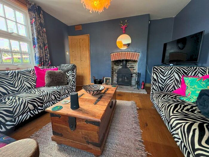 2 Bedroom House To Rent In Character Cottage In Stoborough, BH20