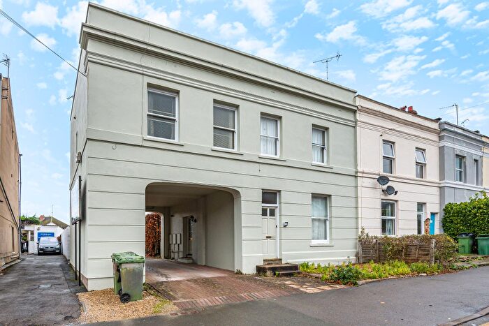 1 Bedroom Flat To Rent In Prestbury Road, Cheltenham, Gloucestershire, GL52