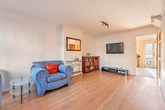 5 Bedroom End Of Terrace House For Sale In Handsworth Avenue, Highams Park, E4