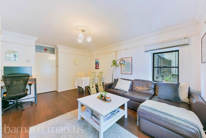 2 Bedroom Flat To Rent In The Chase, London, SW4