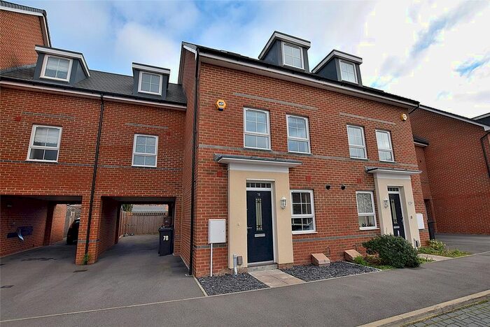 5 Bedroom Semi-Detached House To Rent In Design Drive, Dunstable LU6