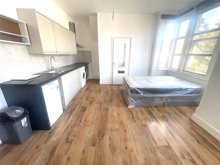 Studio To Rent In Mattison Road, Harringay, London, N4