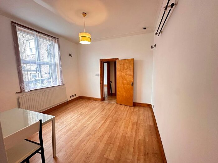 1 Bedroom Flat To Rent In Stockwell Road, London, Greater London., SW9