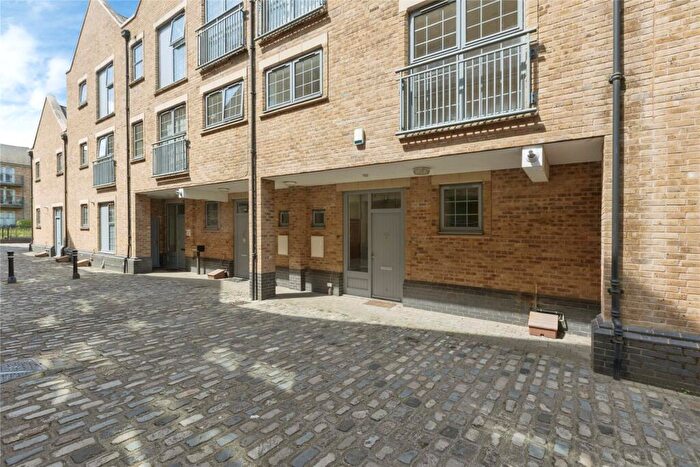 3 Bedroom Town House For Sale In Esparto Way, South Darenth, Kent, DA4
