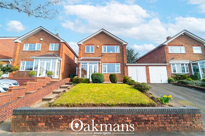 3 Bedroom Link Detached House For Sale In Brandhall Road, Oldbury, West Midlands, B68