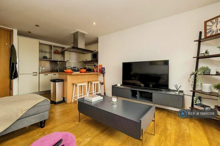 2 Bedroom Flat To Rent In Trinity Gate, Guildford, GU1