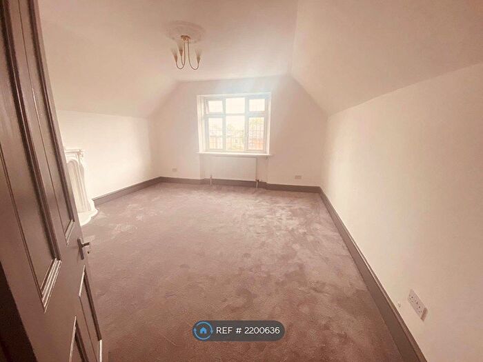 2 Bedroom Flat To Rent In Cadogan Road, Surbiton, KT6