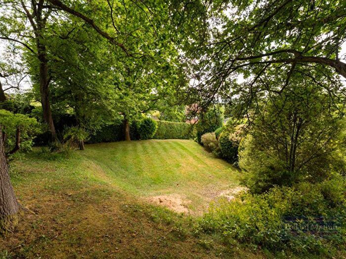 5 Bedroom Detached House For Sale In High Beech, South Croydon, CR2