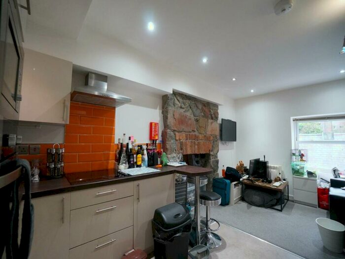 1 Bedroom Flat To Rent In High Street, Bangor, Gwynedd, LL57