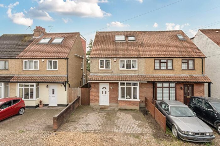4 Bedroom Detached House For Sale In Slough, SL2