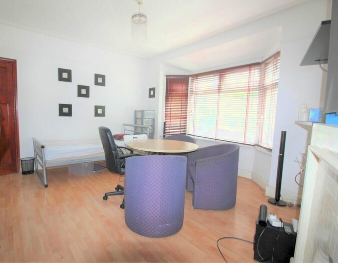 2 Bedroom Flat To Rent In Park View Road, London, N17